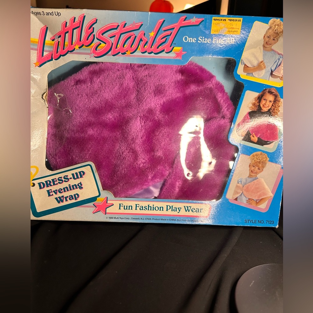LITTLE STARLET VTG 80s New in box Dress up cape. Dated 1989. Box is damaged